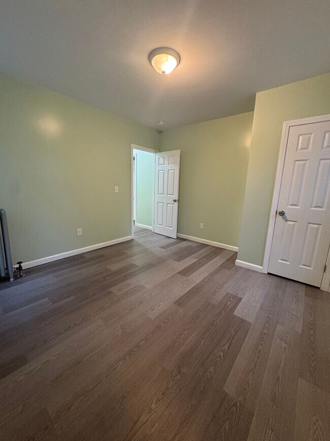 Building Photo - Kenyon Street