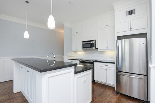 Building Photo - 2802 Morrison St