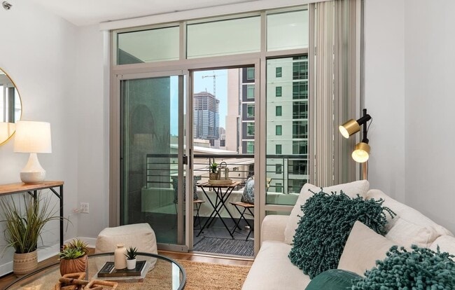 Building Photo - 425 W Beech St