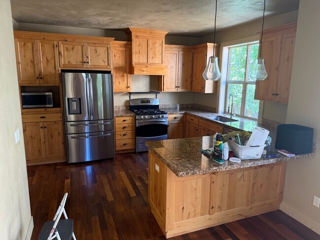 Building Photo - Great Home in a great neighborhood!