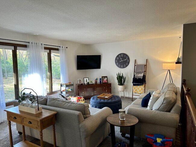 Building Photo - 5345 Wedgewood Dr