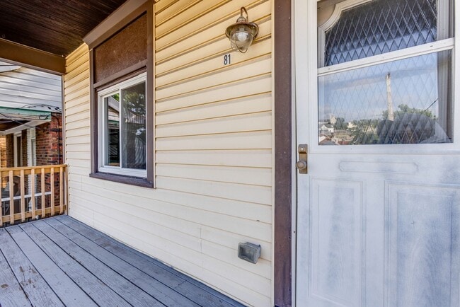 Building Photo - Available MAY 2026 - Beautiful 2 bedroom home in Mt Washington!