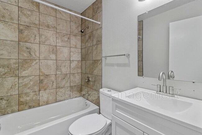 Building Photo - 1020 Mountview Dr