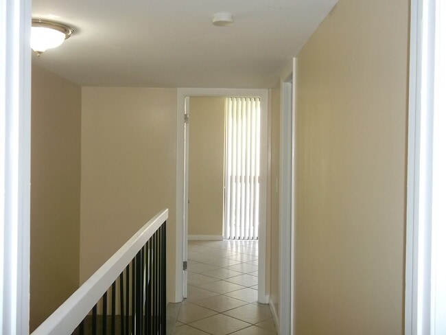 Building Photo - 767 SE 1st Way