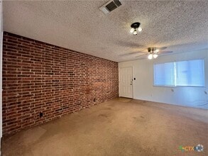 Building Photo - 207 Redbud Ln