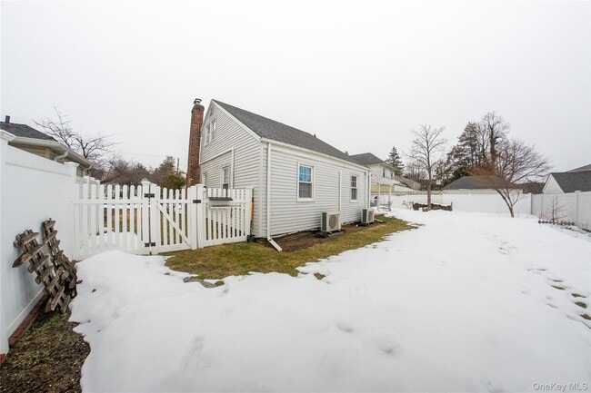 Building Photo - 2454 Columbus Ave