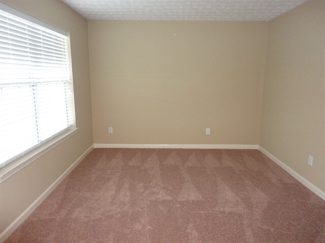 Building Photo - 2207 Lazy Days Rd