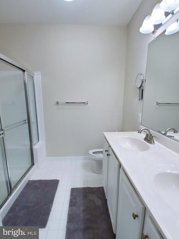 Building Photo - 2115 Ganton Green