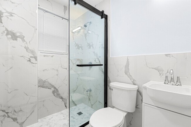 Building Photo - 252 Safford St