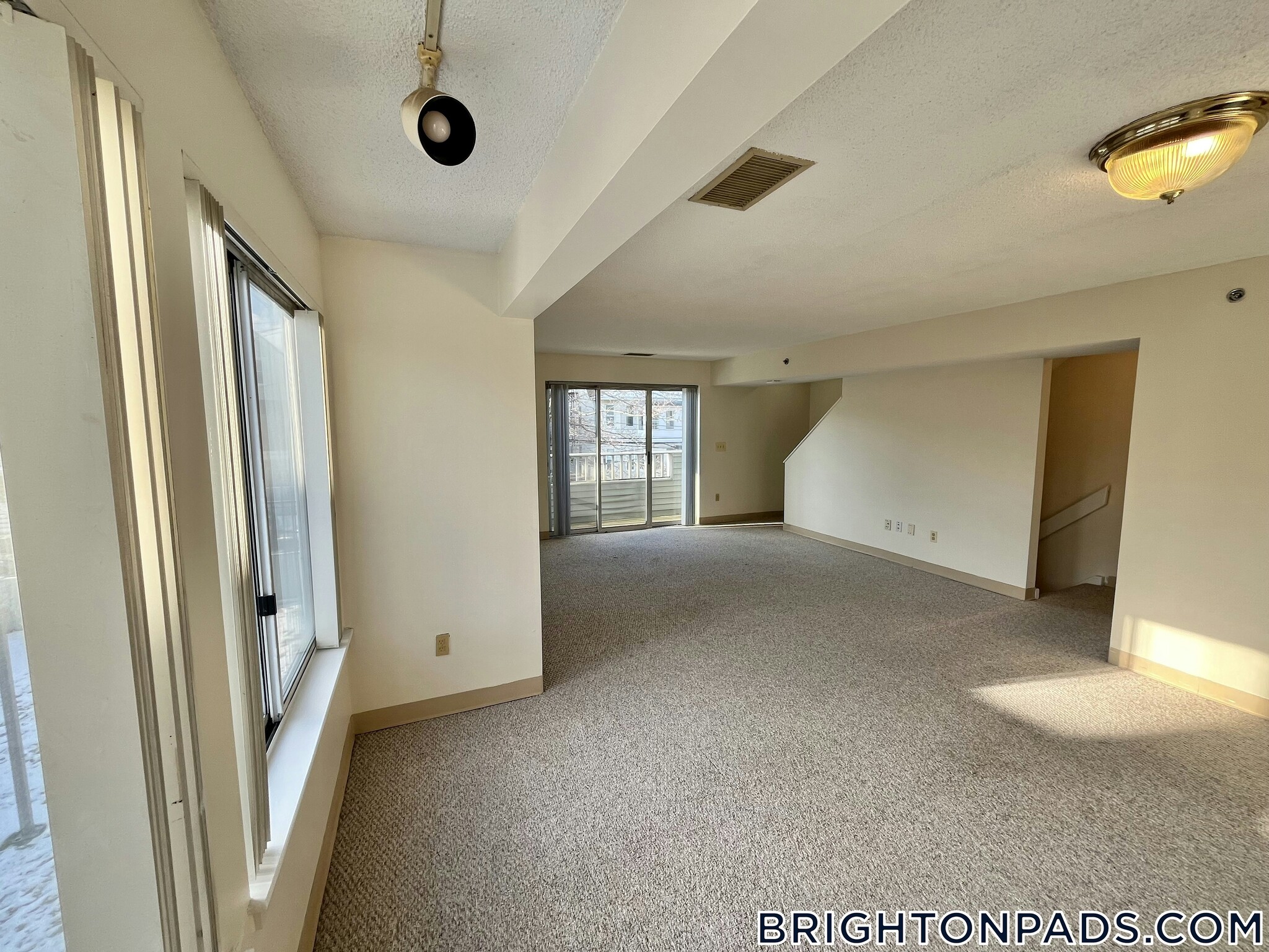 Building Photo - 150 N Beacon St