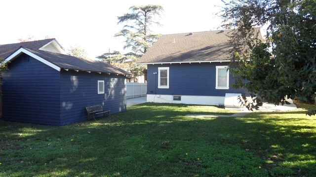 Building Photo - Charming craftsman home located in the hig...
