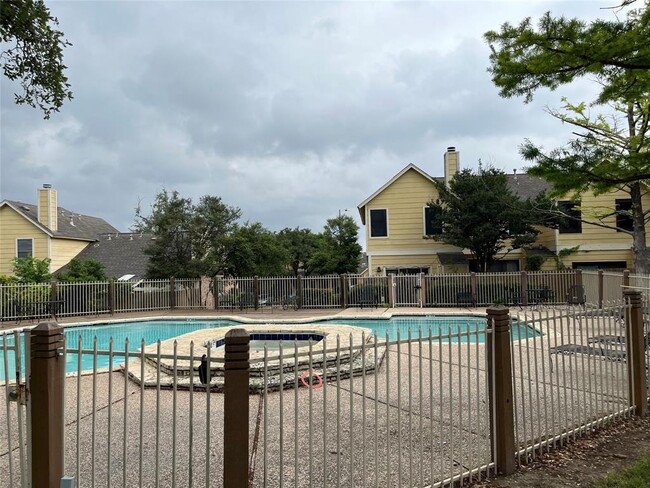 Building Photo - 11901 Swearingen Dr