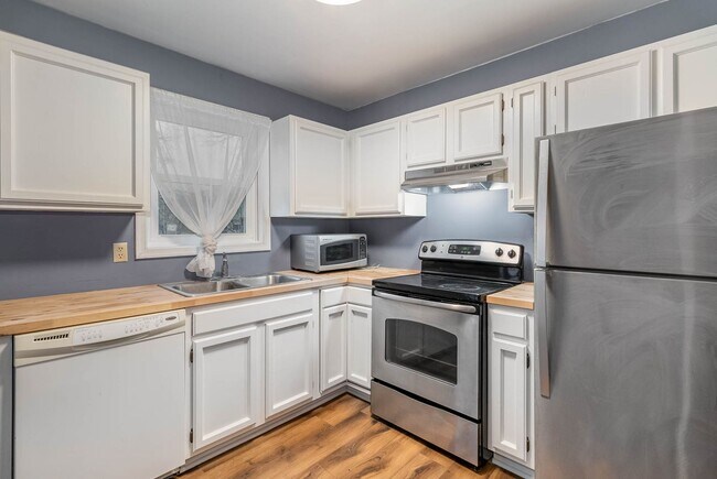 Building Photo - West Shore School District Town-Home For R...