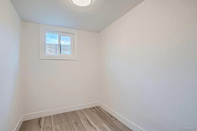 Building Photo - 1400 Perry St