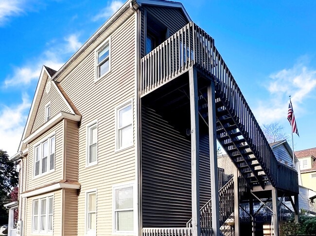 Building Photo - 76 Nichols Ave