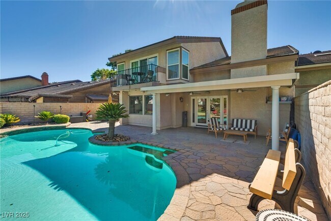 Building Photo - 840 Pinehurst Dr