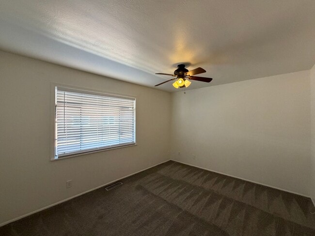 Building Photo - 3 Bedroom Single Story Available Near Comanche Rd NE & San Mateo Blvd NE!