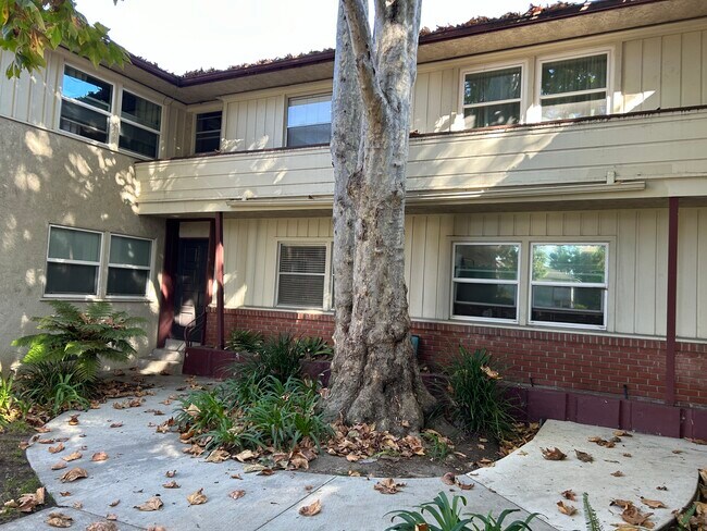 Building Photo - 3604 Kalsman Dr