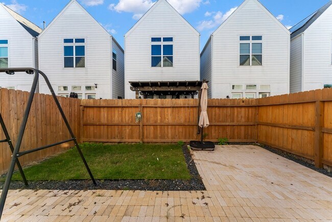 Building Photo - 113 Coronado St