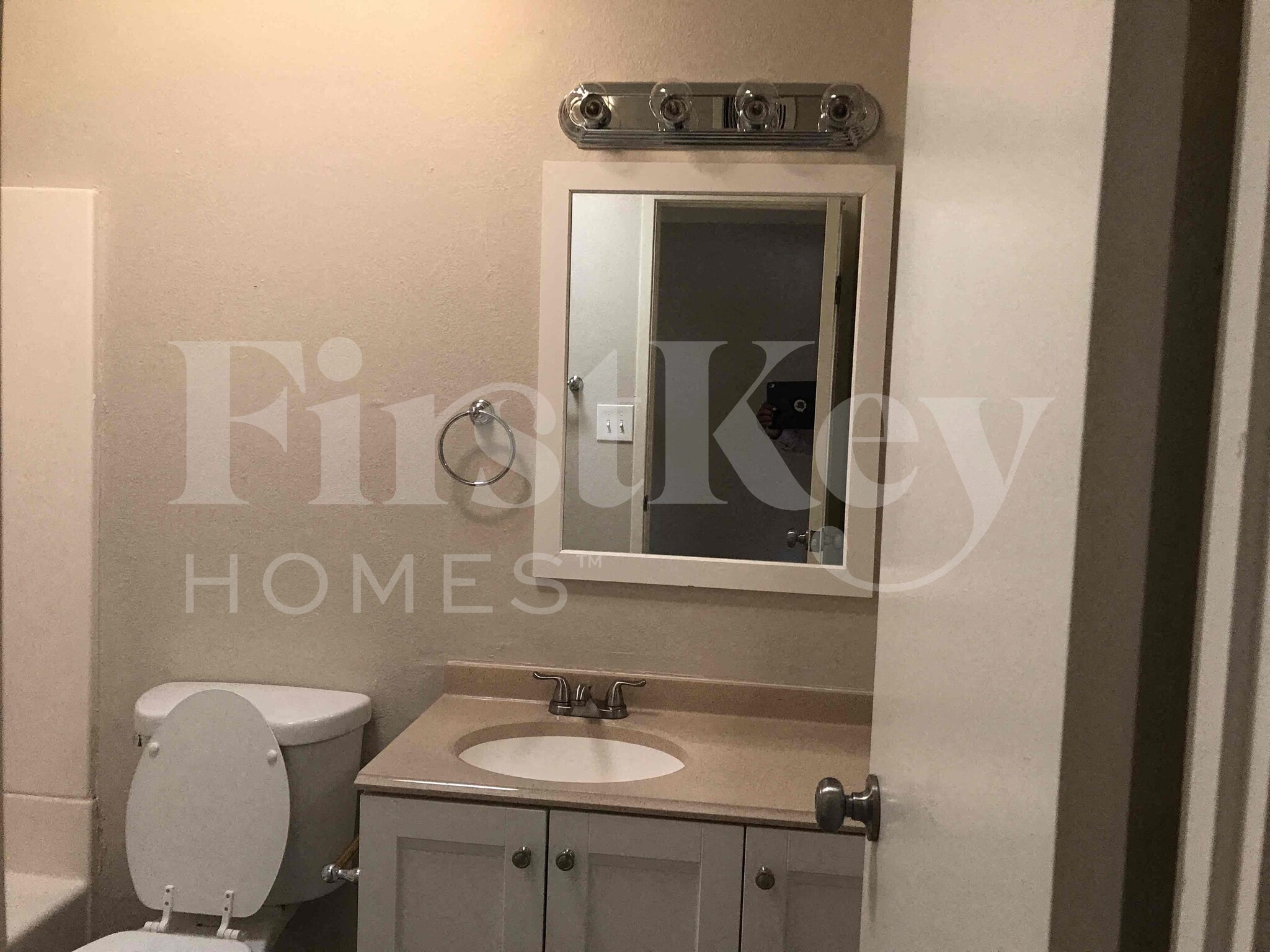 Building Photo - 1158 E Concorda Dr