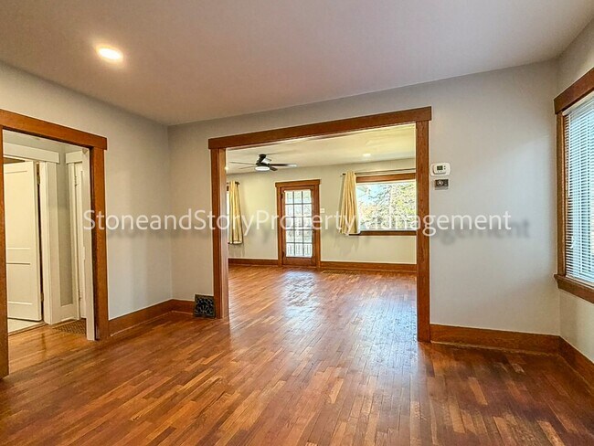 Building Photo - 2 bedroom 1 bath