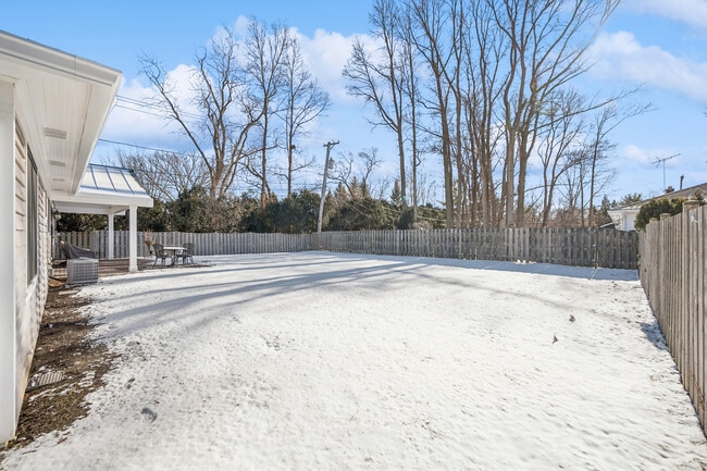 Building Photo - 525 W Deerpath Rd