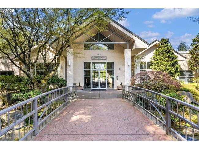 Building Photo - Rare 2 Bed 2 Bath + Loft Quintet Condo with Resort-Style Living in Portland’s West Hills