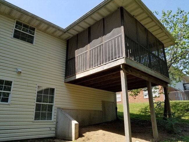 Building Photo - 4 bd, 3 ba house, NW Columbia, quick access to Stadium/I-70, screened porch