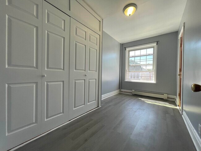 Building Photo - 304 Fulton Ave