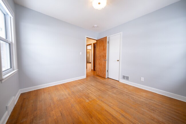 Building Photo - 22925 Oakdale Dr