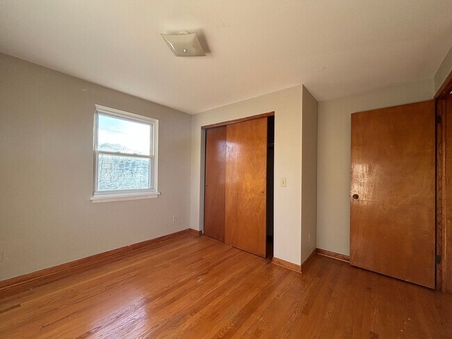 Building Photo - 226 E Chestnut St