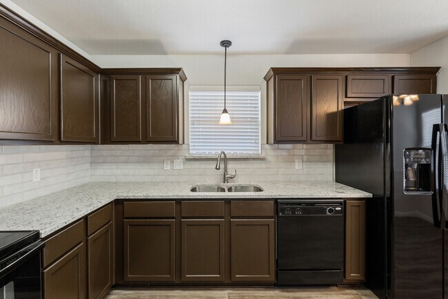 Building Photo - 325 Emerald Ridge Dr