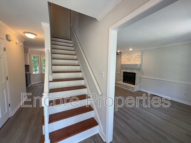Building Photo - 203 Wood Hollow Dr