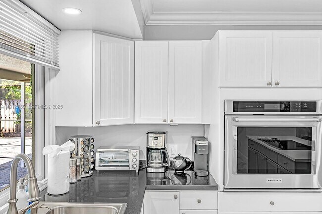 Building Photo - 2191 SW 27th Ln