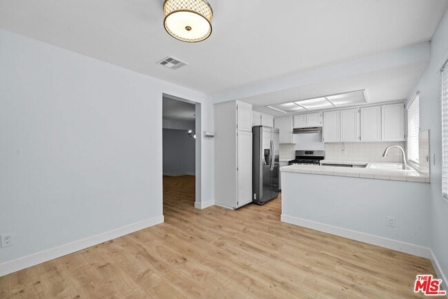 Building Photo - 7904 Topanga Canyon Blvd