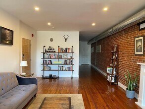 Building Photo - Beautiful 1-Bedroom Apartment in the Heart of Northern Liberties! Available mid-June!