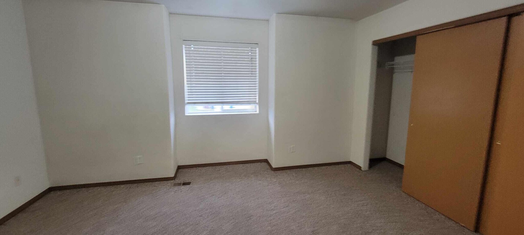 Building Photo - 1614 E Coeur D Alene Ave