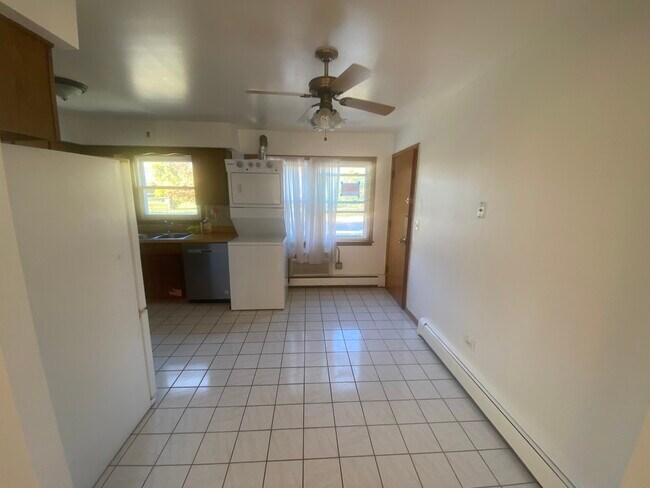 Building Photo - 3553 N Neenah Ave