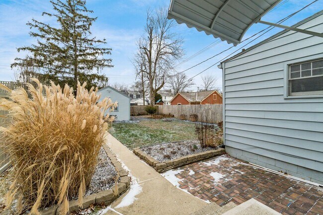 Building Photo - 683 S Roosevelt Ave