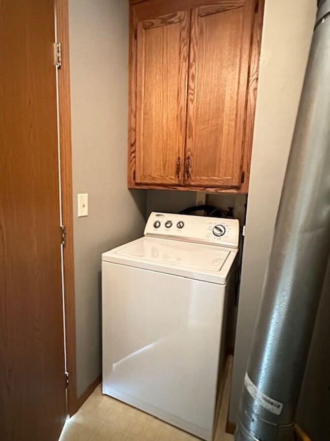 Building Photo - Walnut Grove House 3 Bedroom 1 Bath + covered car port!