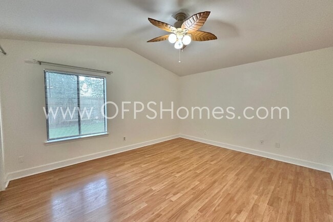 Building Photo - 3935 Balsam Dr