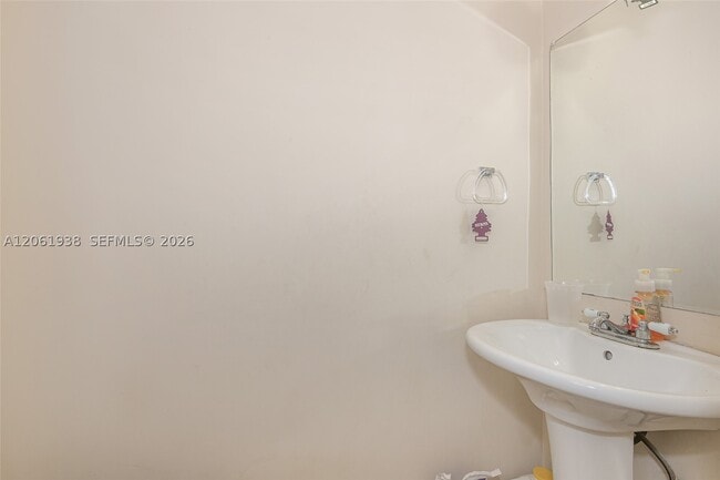 Building Photo - 6768 SW 39th St