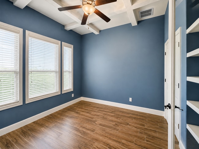 Building Photo - GORGEOUS 4 BEDROOM CUSTOM HOME FOR LEASE W/ TONS OF UPGRADES IN NEW BRAUNFELS, TX