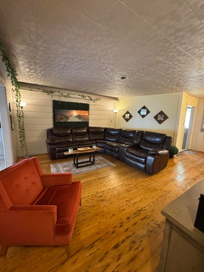 Building Photo - 13512 Venetian Dr