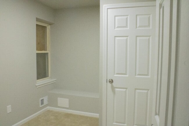 Building Photo - 501 N Patterson Park Ave