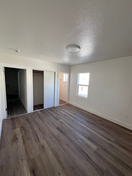 Building Photo - 1236 N Mariposa Ave