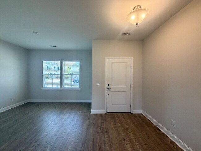 Building Photo - Move In Ready Home in Malind Bluff!