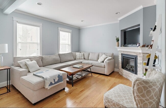 Building Photo - 182 E St