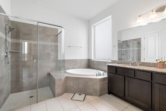 Building Photo - 920 Villa Rialto View