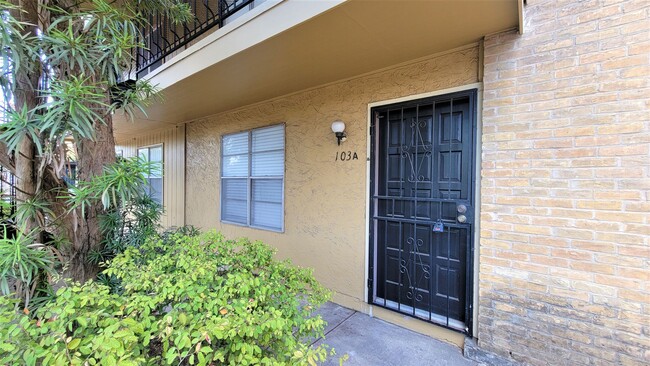 Building Photo - Charming Condo in Vista Del Sol!